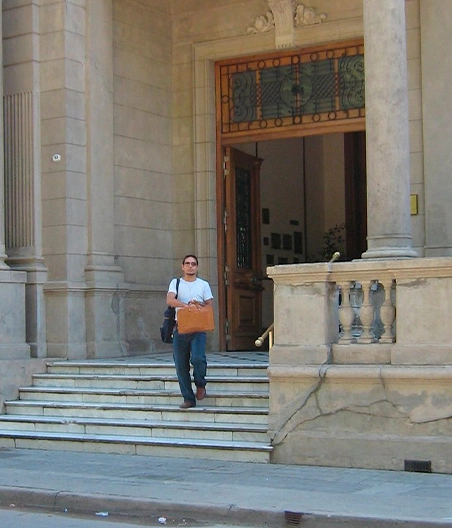 Sergio Caffarena iniciando montaje de la obra